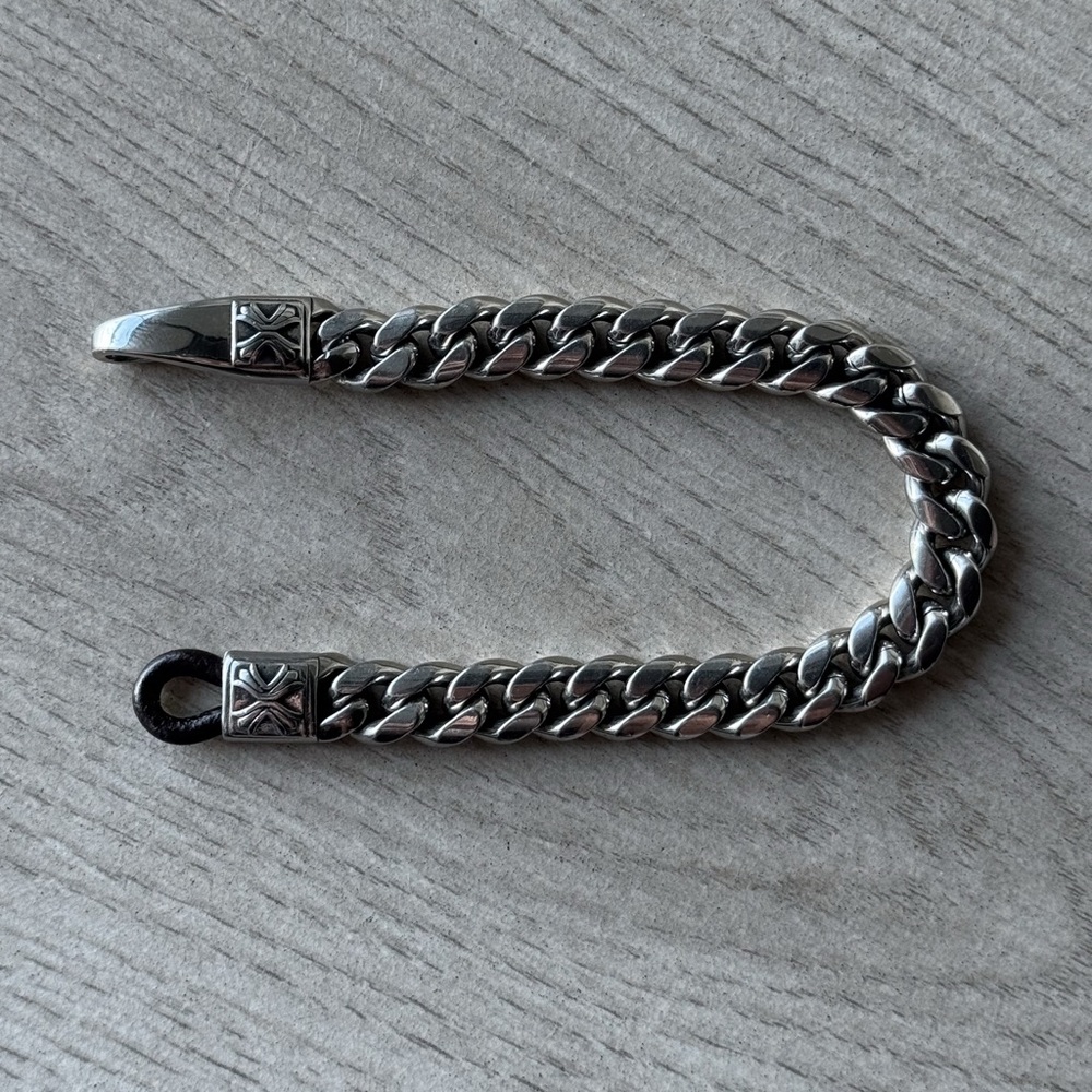 Silver Bracelet with leather lock